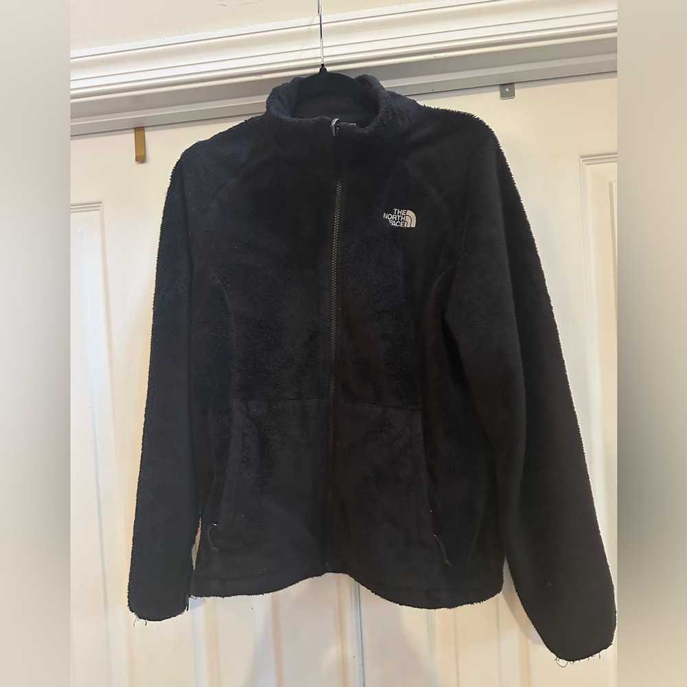 The North Face Women's Black Zip Up Fleece Jacket with 2 Front Zip Pockets.